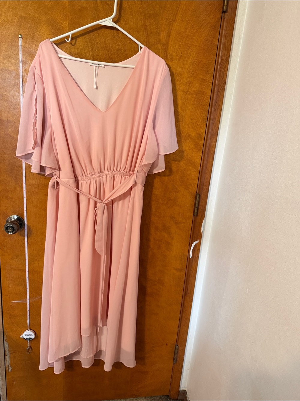 Elegant Blush Pink V-Neck Midi Dress with Tie Waist